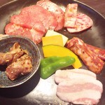 Yakiniku Awaza - 日替わり盛り(1000円)+牛たん(300円)  これにごはんとサラダとスープが付きます。税込です！