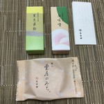 Toraya - 「黒豆黄粉」と「白味噌」
                        桃山の「雲居のみち」❣️