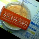 ワールドベイクドチーズケーキ - 食べかけでスイマセン（汗 種類別にシールが色分けされてました。