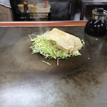 Okonomi Hausupekotan - 肉玉そばを作ってる途中
