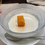 一僖 - 杏仁豆腐。