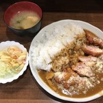 からあげ 青春ど真ん中 - サラダ、味噌汁つき