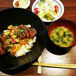 Suteki Rabo Hanguri- Hausu - 和牛ステーキ丼