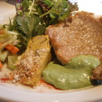 マザーエスタ - ポークステーキ　シメジ入りオムレツ　キャベツと人参の酢漬け