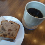 オクサワ・ファクトリー・コーヒー・アンド・ベイクス - コーヒー∔ケーキ