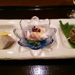 蛇の市 - ＜一品＞磯ツブ貝旨煮、蛸の桜煮、海老芋