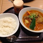 スープカレー 米KURA - 骨付きチキンのレッグカレー(ライス付き)950円
            