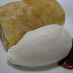 レストラン メルキュール - 洋梨ムースとガトーショコラ・クレープ包み
      2016.11.14