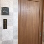 すし処金太郎 - お寿司やさんには見えん入り口。一度通り過ぎてしもた（笑）