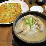 土俗村 蔘鷄湯 - 土俗村 参鶏湯 W 16,000 と、チヂミ。　2016.11.18
            