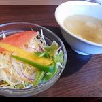THAIFOOD DINING&BAR　マイペンライ - ランチのサラダ、スープ