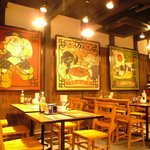 万豚記 - 広いテーブル席でゆっくりと中華を満喫して！