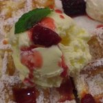 ベックス コーヒー ショップ プラス - べりーベリーワッフル