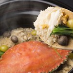 Fluffy cooked seasonal rice ``Migration crab rice in clay pot''