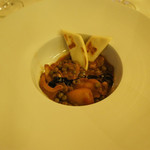 バジリコ - 
      甲イカとグリーンピースのトマト煮　リミニ風