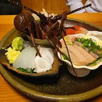 初鮮 - お刺身です。豪華、こちら側はイカ、たこ、サワラ、あじです。