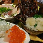 初鮮 - お刺身反対側、伊勢エビ、マグロ、ヒラメ、イクラ。