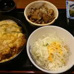 Nannantei - 玉子カツ丼 もつ煮込み