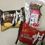 高麗館 - 物産館で買ったもの
            黄色いチョコパイはチュコバナナ
            赤いチョコパイは餅入り