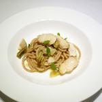 インカント - 全粒粉のビーゴリ　カワスズキとカルチョーフィのインビアンコ　ヴェローナ風