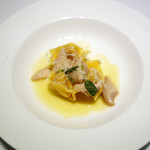 かぼちゃのトルテッリ　マントヴァ風　ヒラ茸とサルヴィアのバターソース