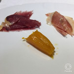 自家製生ハムに綾姫芋（ダイヤモンドポーク、燻製、ジャージー牛生ハム