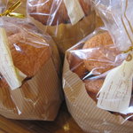 アラペイザンヌ - ガトーママン プレーン 300円、いつもはないのですが、あれば絶対買ってください！お得です、美味しいです！