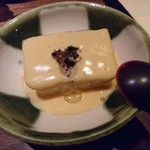 シャンパン&醤油バー フルートフルート - モルネーソース に黒トリュフ。
      これだけでワインのおつまみに。【2016/10月】