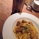 シャンパン&醤油バー フルートフルート - フレッシュポルチーニのバター醤油ソース　生パスタのタリアテッレ。【2016/10月】