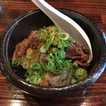 けとばし屋チャンピオン - お通し（大根・蒟蒻・馬肉の煮込み）