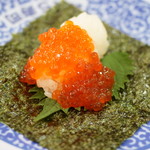 無添くら寿司 - 紅鮭いくら手巻き（一貫）（１００円＋税）２０１６年１１月