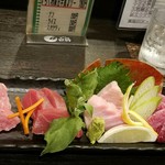寿司居酒屋 㐂六 - マグロ4種盛り 左から 脳天・赤身・トロ・頬肉