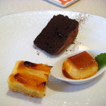 グランメゾン グラシアニ - お皿盛りのデセール3種