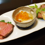 京洛肉料理 いっしん - ローストビーフ、ミノといくら、アオサうちもも(内平)、ミスジ奈良漬
