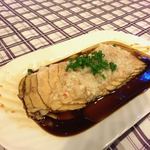 上海滴水洞 - 豚肉薄切りにんにくがけ　35元（630円）
      結構どこで食べても間違いない料理なんだけどちょっと味気ない気がしました。