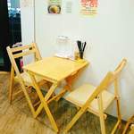 拉麺開花 - テーブル席はコロナ対策の為1名様掛けとさせて頂いております。