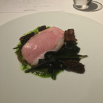 レフェルヴェソンス - 南から始まる〜 今帰仁アグー豚を薪で、沖縄ヨモギのジュとシャンピニオンのピュレ、金時草とアミガサ茸