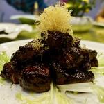 成隆行蟹王府 - ワイン入り牛肉の煮込み物　128元（2176円）
            圧倒的なスパイス感。濃厚なビーフシチューに狂ったように黒胡椒を落としてしまった感じ。