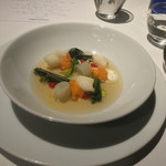 レフェルヴェソンス - 山風〜 アオリイカと雲丹、山菜たち、ハマグリと長葱のジュ、発酵クリームとマイクロトマト