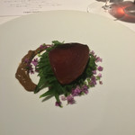 レフェルヴェソンス - 上昇〜 上り鰹の昆布締め、栄螺と黒にんにくのエミュルジョン、紫蘇の葉と花、コンブチャで発酵させたセロリと発酵乳