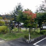 そば屋 長森 - 敷地内の紅葉