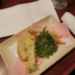 しゃぶしゃぶ焼肉専門店 竹屋 - ミニ会席1,380円(税込)の、天ぷら。揚げ立て天ぷらはお塩で。