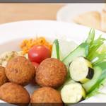 Vegan cafe and Bar Karons - ファラフェルプレート