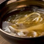 鱶鰭スープ 正油味〈1cup〉～紅焼魚翅～