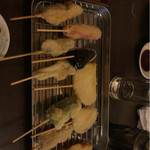 魚と酒と串 ちろり - 串カツ。薄い衣がさっぱり