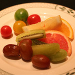 ロウリーズ・ザ・プライムリブ - ランチのフルーツコーナー★