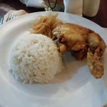 1565 Cafe - 味付けがほとんど無いチキン。米はエサっぽい。