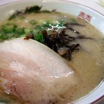 ラーメンまむし - “豚骨ラーメン”(550円)。