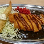 ゴーゴーカレー - チキンカツカレー中＋エビフライ