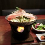 shabushabuyakinikusemmontentakeya - ミニ会席、1,380円(税込)のピリ辛小鍋。